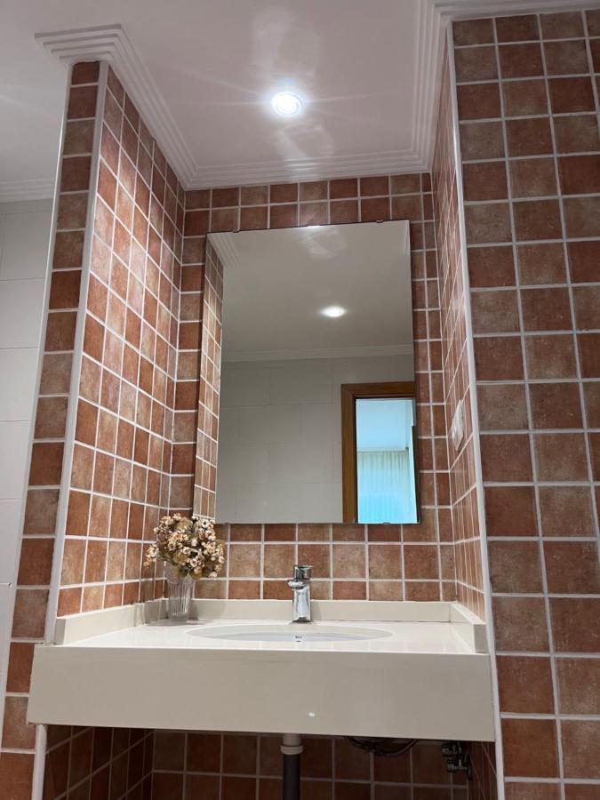 Gatu Villa Elvira Junto Al Hospital Y Playa 2 Dormit Y 2 Banos, Preferente Mayores De 25 Anos Y Familias Kadyks Zewnętrze zdjęcie