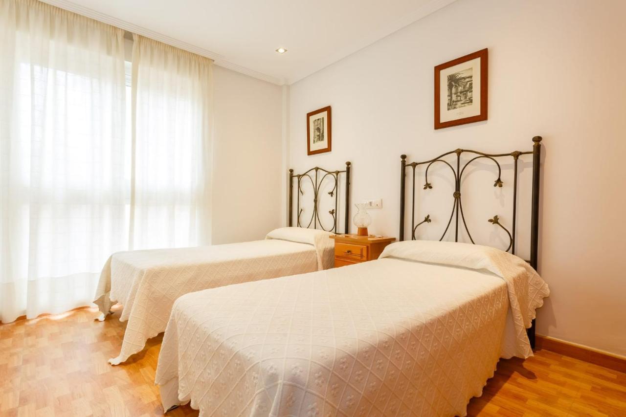 Gatu Villa Elvira Junto Al Hospital Y Playa 2 Dormit Y 2 Banos, Preferente Mayores De 25 Anos Y Familias Kadyks Zewnętrze zdjęcie